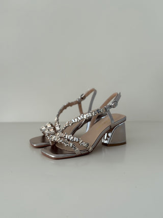 Sandalo flat infradito Alma en Pena in pelle metallizzata Bronzo con strass Sandalo flat infradito Alma en Pena in pelle metallizzata Bronzo con strass