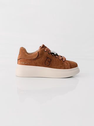 CHIC – Sneakers in suede Cuoio con accessorio